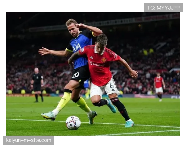 曼联防守反击体系效率提升 关键节点对阵强队取分成转折信号 曼联防守反击体系效率提升 关键节点对阵强队取分成转折信号